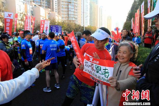 本届比赛吸引众多民众参与。　胡耀杰 摄